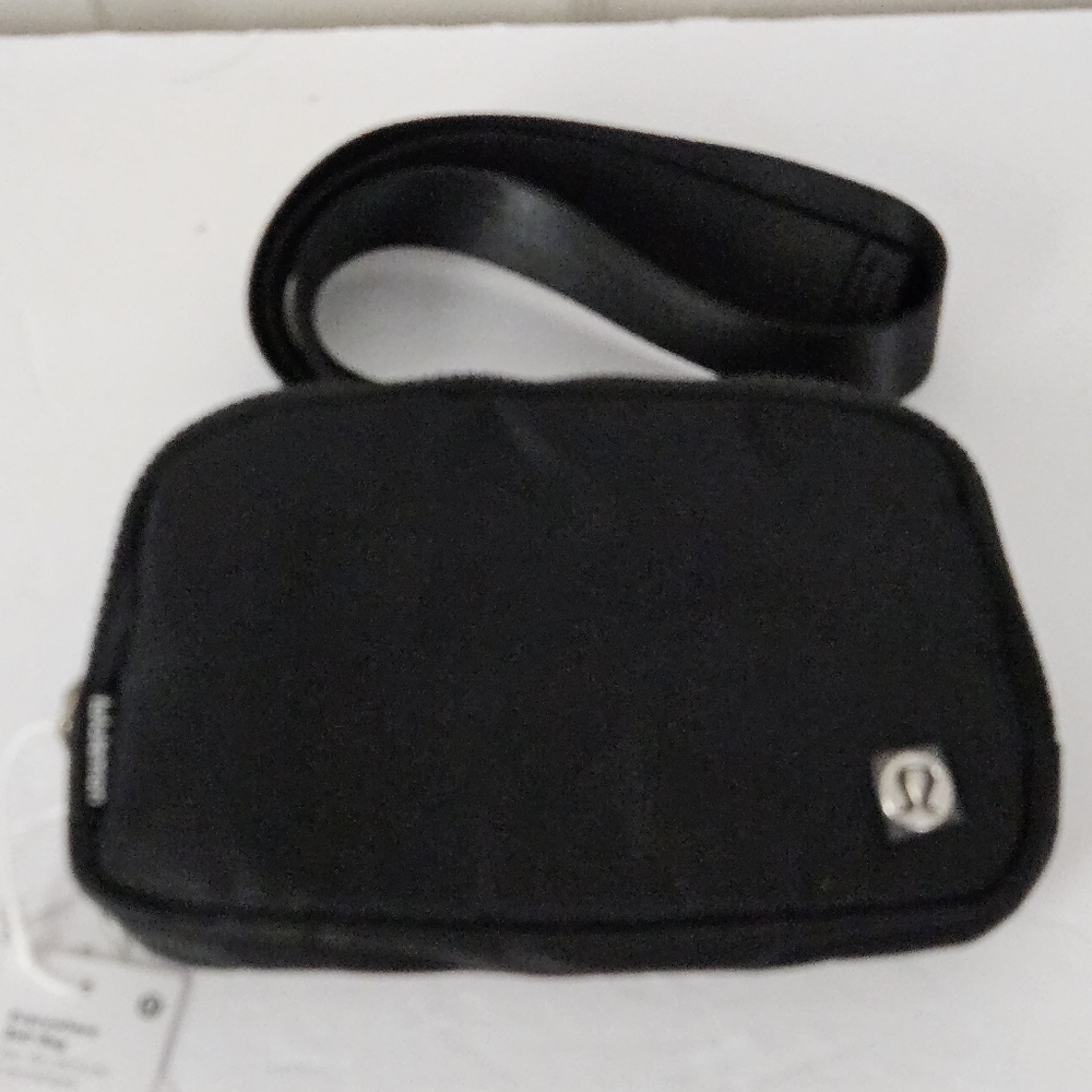 Lululemon NWT 1L Belt Bag